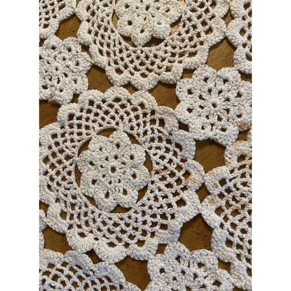 Vintage Beige Crochet Floral Bedspread or Table Cloth 50” X 80 “Thick NO STAINS - Picture 2 of 5